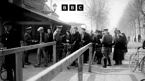 Witness History, Witness History, The WW2 escape line that fooled the Nazis
