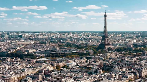 How a hot air balloon measures air pollution in Paris