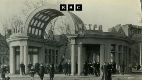 Witness History, Witness History, Building the Moscow Metro