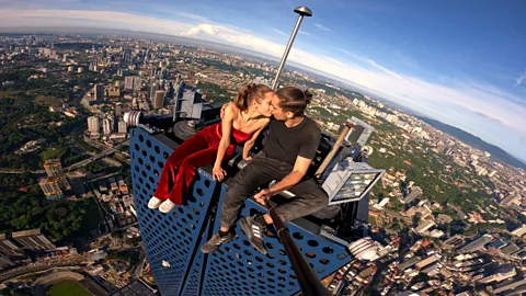 Couple kissing on rooftop (Credit: Netflix)