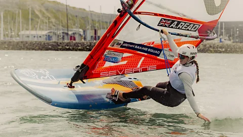 Alice Read reaches for the water as she windsurfs (Credit: Max Miechowski)