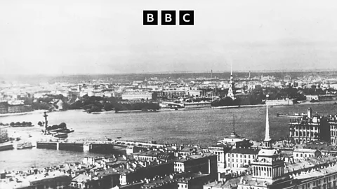 Witness History, Witness History, Camouflaging Leningrad