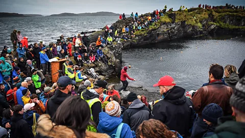 Competitors take part in the 2023 World Stone Skimming Championships on Easdale Island (Credit: Alamy)