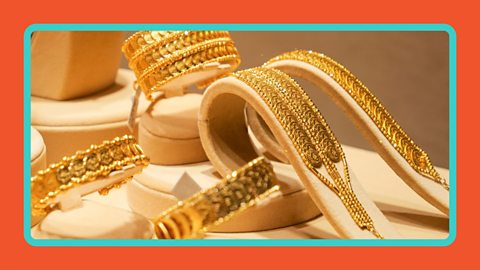 Traditional Arab style jewellery in Dubai.