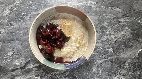 The porridge made with oats, cherries and peanut butter