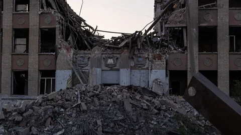 Newshour, Newshour, "Easter Truce" between Russia and Ukraine collapses