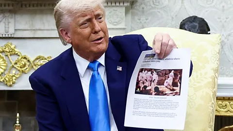 Newshour, Newshour, Trump ambushes South African president with 'white persecution' claims