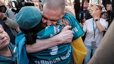Newshour, Newshour, Russia, Ukraine conduct biggest prisoner swap to date