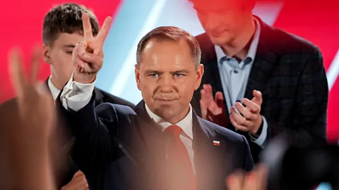 Newshour, Newshour, Right-winger wins Polish presidential election