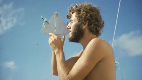 Outlook, Outlook, Three men in a boat: Lost in the pacific