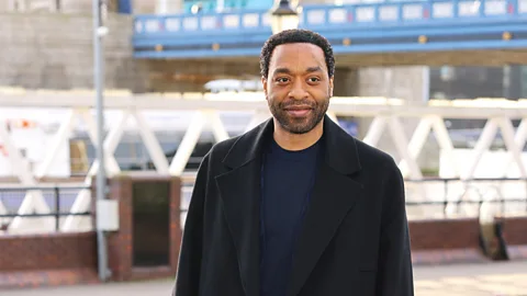 Actor Chiwetel Ejiofor in front of a bridge in London (Credit: Getty Images)