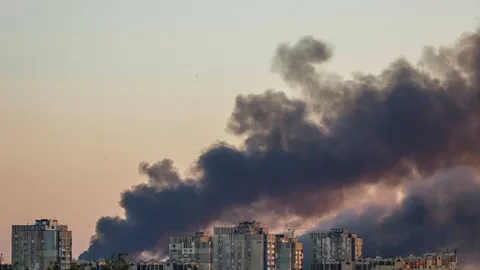 Newshour, Newshour, Russia bombs Kyiv