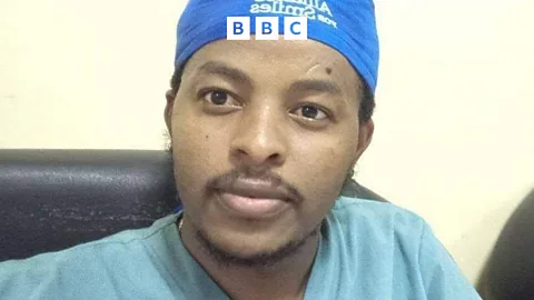 Global News Podcast, The Happy Pod: The surgeon who left his wedding to save a life