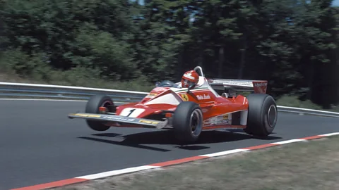 A black and white photo of Niki Lauda in 1976 (Credit: Getty Images)