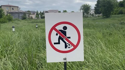 The Documentary Podcast, Ghost cities FC