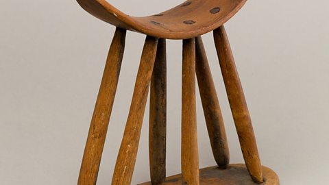 There were no fluffy pillows in Ancient Egypt. To get comfortable wooden headrests like this were used. 