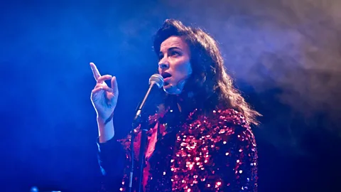 Outlook, Outlook, Fighting the fear - the architect who sang for her life