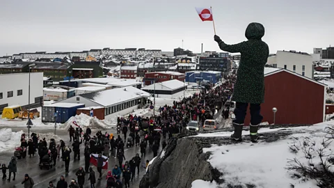 Newshour, Newshour, EU holds emergency meeting over US tariff threats