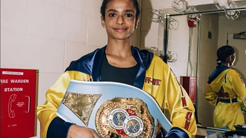 Outlook, Outlook, I'm a champion boxer, but couldn't tell my mum