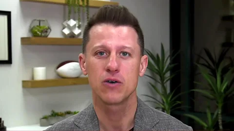 Gold and silver prices continue to fall