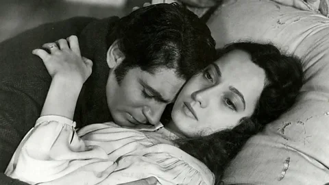 Laurence Olivier and Merle Oberon as Heathcliff and Cathy in Wuthering Heights 1939 (Credit: Alamy)