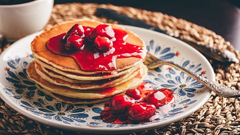 Scotch pancakes with cherry jam