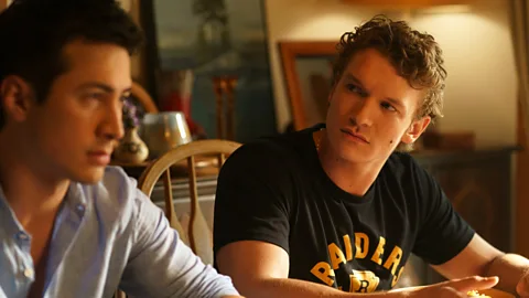 An architectural cottage with glass walls and stone steps up to the door (Credit: Adrian Ozimek-TrevorMcIvor Architect Inc)