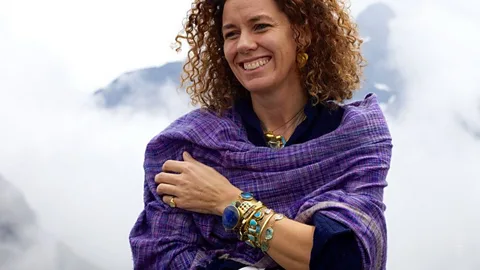 BBC World Service Highlights, BBC World Service Highlights, Making beautiful jewellery in conflict zones