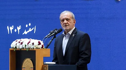 Global News Podcast, Iran president apologises for striking neighbours