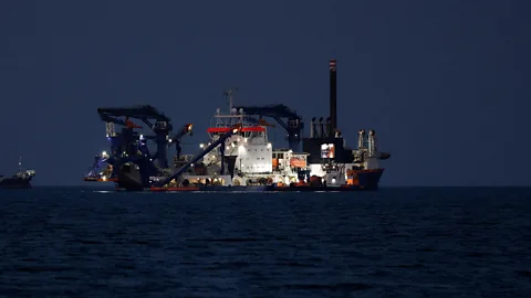 Newshour, Newshour, Trump warns Iran against mining Strait of Hormuz