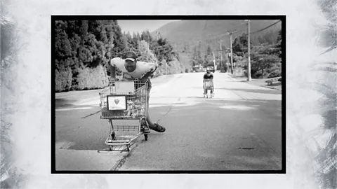 Outlook, Outlook, A riot in a shopping cart: the race that inspired an artist