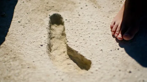 Prehistoric footprints reveal a mother's perilous journey