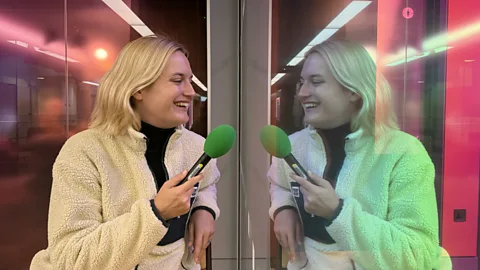 CrowdScience, CrowdScience, Could AI present CrowdScience?