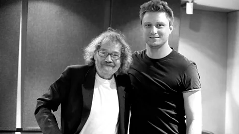 Outlook, Outlook, I found the singer the world forgot