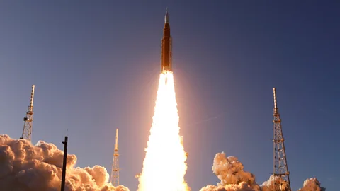 Global News Podcast, Reach for the Moon