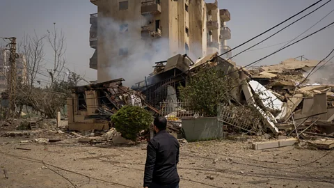 Weekend, Weekend, 'If we're going to die, we're going to die in our houses'