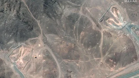 Weekend, Weekend, Dispute over Iran's enriched uranium