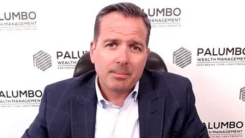 US shares dip on war uncertainty