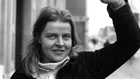 A black-and-white image of Rose Dugdale with her fist raised (Credit: Alamy)