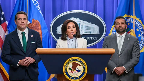 Newshour, Newshour, Man charged with attempting to assassinate Trump