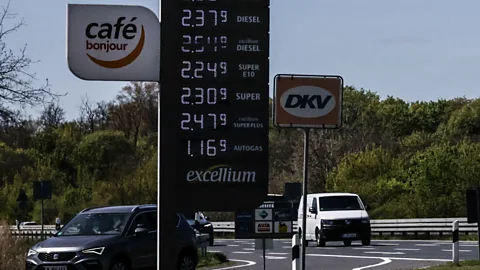 Newshour, Newshour, Oil price hits highest since 2022