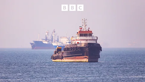 Six O'Clock News, Six O'Clock News, The US says military and cargo ships have gone through the Strait of Hormuz