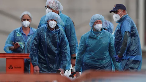 Global News Podcast, Evacuation begins of hantavirus ship