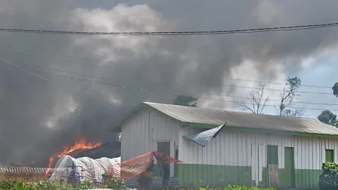 Global News Podcast, Crowd sets Ebola hospital tents on fire in DRC