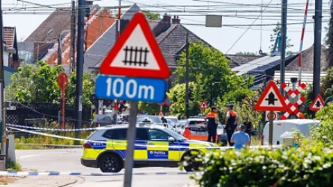 Global News Podcast, Train hits Belgian school bus in fatal crash