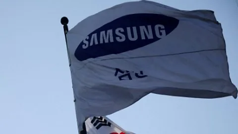 Global News Podcast, Samsung workers secure $400,000 bonus deal on AI profits