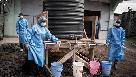 Newshour, Newshour, Ebola: WHO chief travels to DR Congo