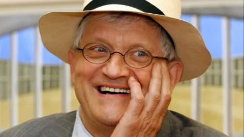 Global News Podcast, Celebrated British artist David Hockney dies at 88