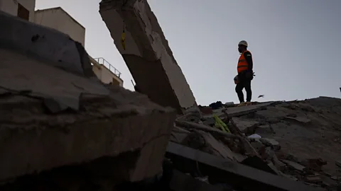 Global News Podcast, Venezuelans' anger over slow earthquake response