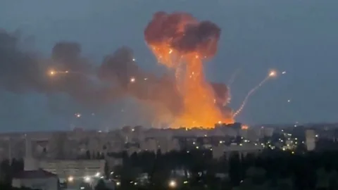 Newshour, Newshour, Russian missile strikes on Kyiv kill 17